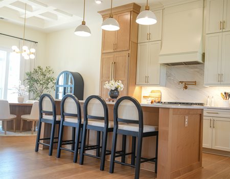 Kitchen_seating_by_Reeves_Custom_Homes.jpg
