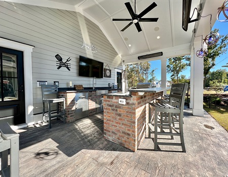 Outdoor_entertaining_space_designed_by_Reeves_Custom_Homes.jpg
